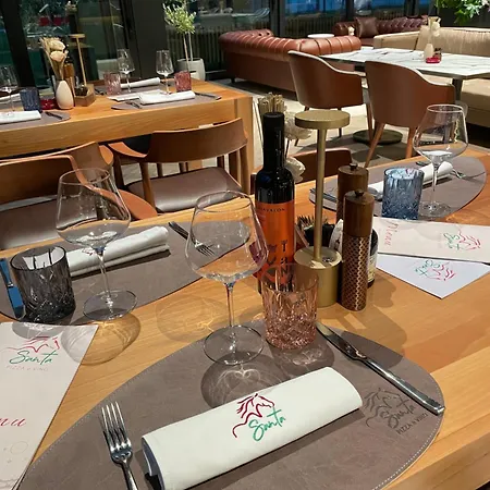 Santa Villa&restaurant Hotel *